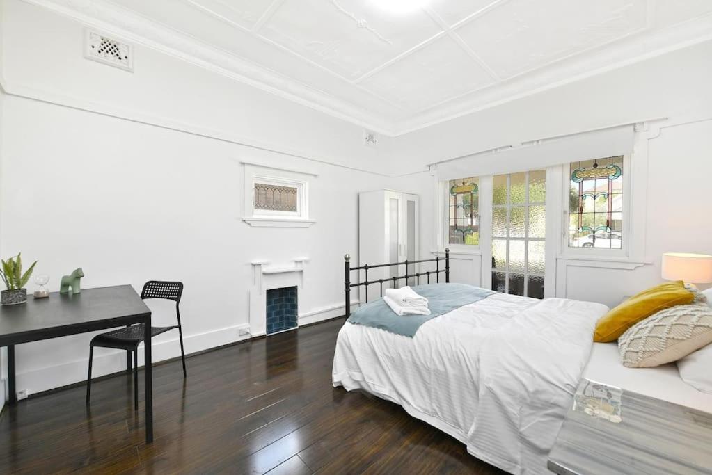Elegant Family Retreat Near Beaches & Cbd Sydney
