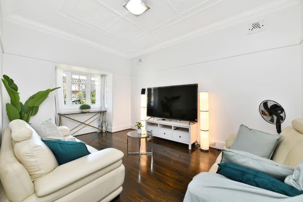 Elegant Family Retreat Near Beaches & Cbd Apartment Sydney
