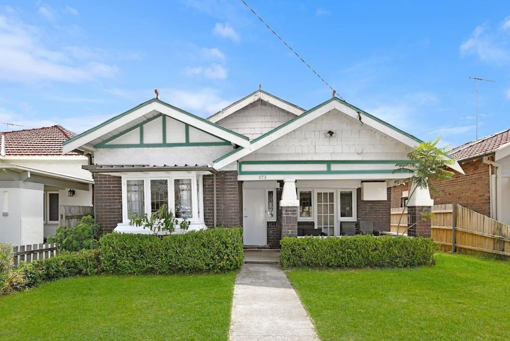 Apartment Elegant Family Retreat Near Beaches & Cbd